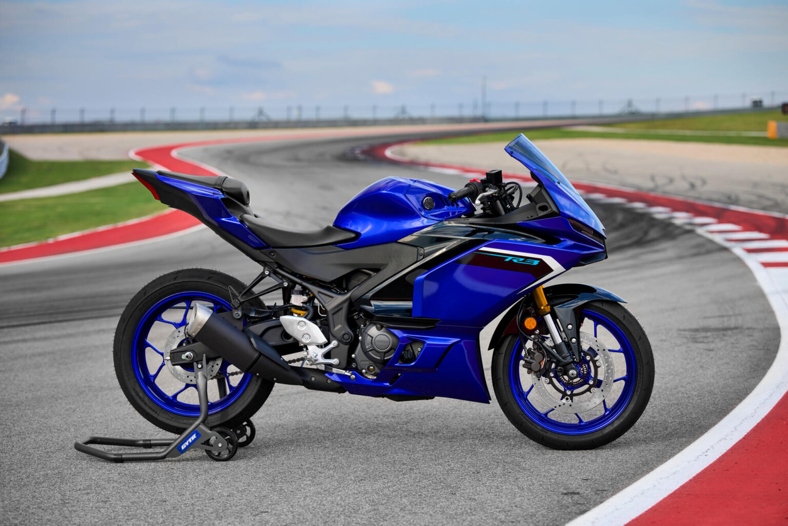 2025 新型YZF-R3と旧型の比較・変更点まとめ - 個人的バイクまとめブログ