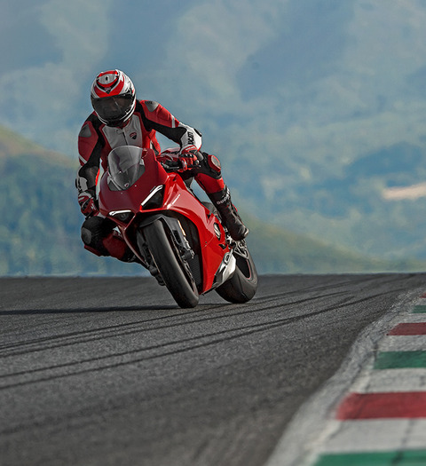 Panigale-V4S-Red-MY18-01-Carousel-Imgtext-Sicurezza-677x740