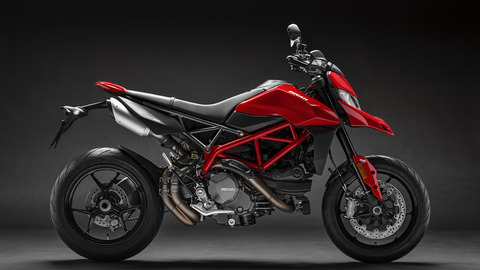 Hypermotard-950-MY19-Studio-04-Gallery-1920x1080