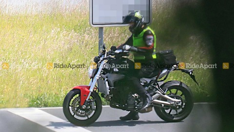 2021-ducati-monster-spy-photos