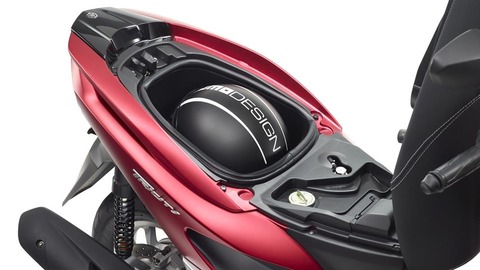 2015-Yamaha-Tricity-EU-Anodized-Red-Detail-011