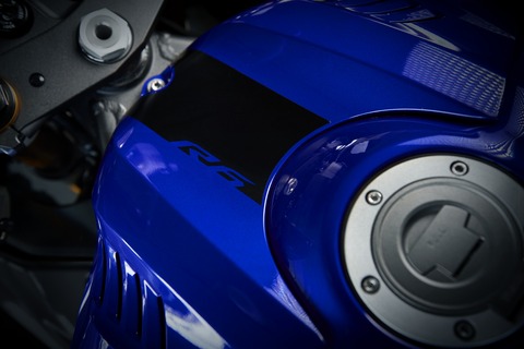 2019-Yamaha-YZF600R6-EU-Yamaha_Blue-Detail-008