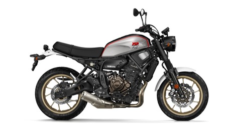 2019-Yamaha-XS700SCR-EU-Tech_Black-Studio-002-03