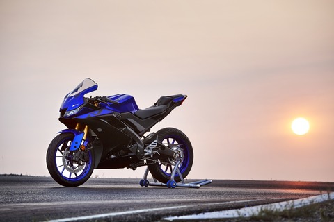 2019-Yamaha-YZF-R125-EU-Yamaha_Blue-Static-001