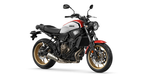 2020-Yamaha-XS700-EU-Racing_red-Studio-001-03