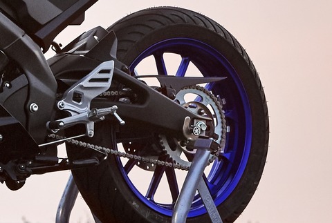 2019-Yamaha-YZF-R125-EU-Yamaha_Blue-Detail-004