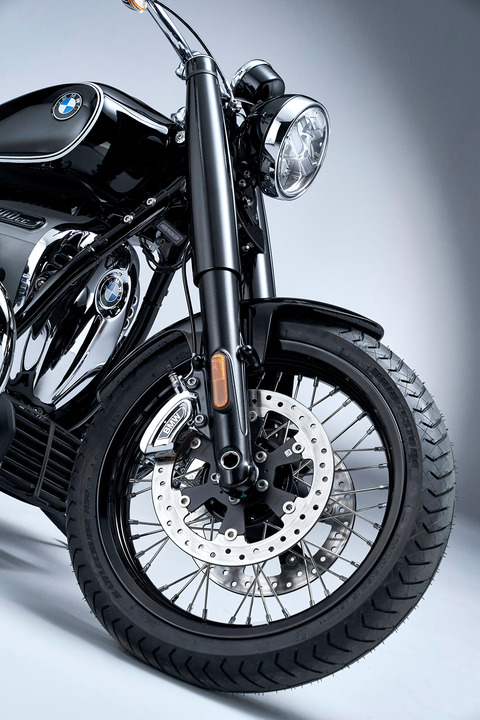 P90386430_highRes_the-bmw-r-18-first-e