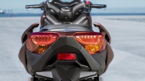 2017-Yamaha-X-MAX-300A-EU-Quasar-Bronze-Detail-020