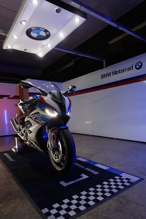 P90327348_highRes_the-new-bmw-s-1000-r