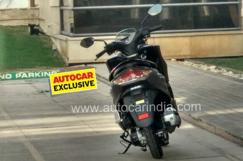 com_ExtraImages_20180117053125_Burgman-scooter-rear