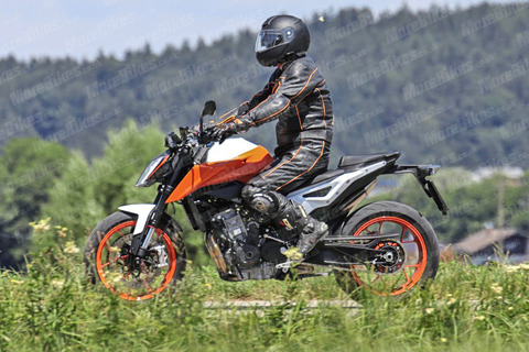 KTM-790-Duke-R-WEB-002