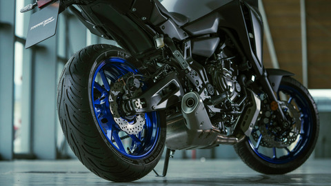 2020-Yamaha-MT07TR-MBNM3-Detail-004-03