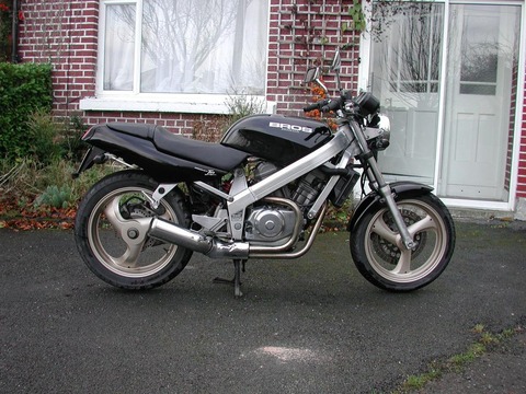 Honda_Bros_400