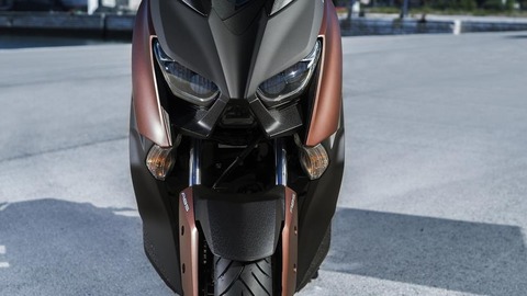 2017-Yamaha-X-MAX-300A-EU-Quasar-Bronze-Detail-014