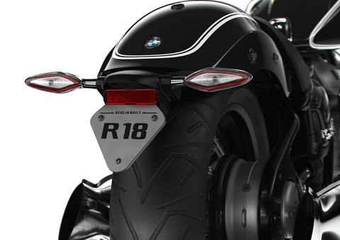 P90386696_highRes_the-bmw-r-18-04-2020