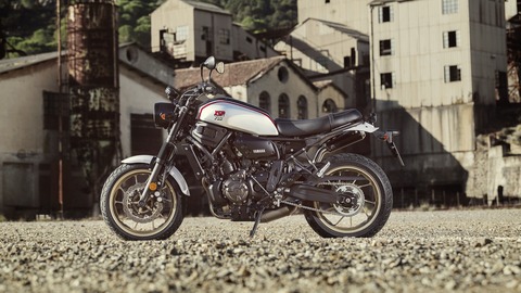 2019-Yamaha-XS700SCR-EU-Tech_Black-Static-002-03