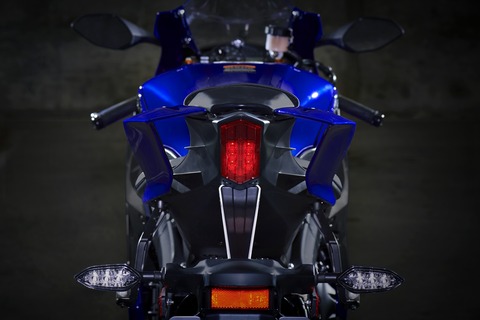 2019-Yamaha-YZF600R6-EU-Yamaha_Blue-Detail-006