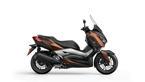 2017-Yamaha-X-MAX-300A-EU-Quasar-Bronze-Studio-002