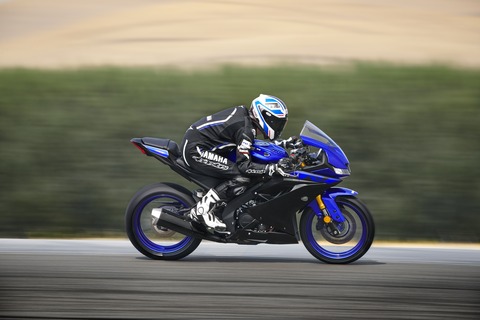 2019-Yamaha-YZF-R125-EU-Yamaha_Blue-Action-006