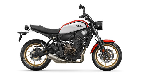 2020-Yamaha-XS700-EU-Racing_red-Studio-002-03