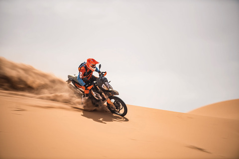 KTM-790-ADVENTURE-R_Action-05