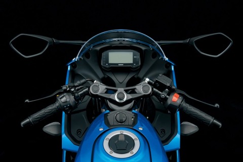 GSX-R125AL8_Cockpit-1024x683