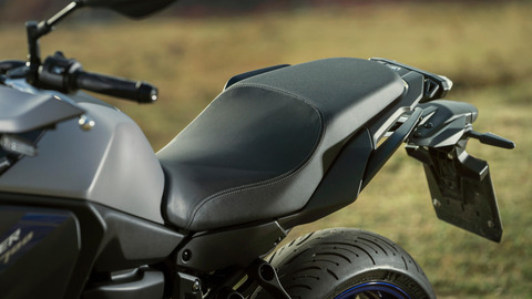 2020-Yamaha-MT07TR-MBNM3-Detail-008-03