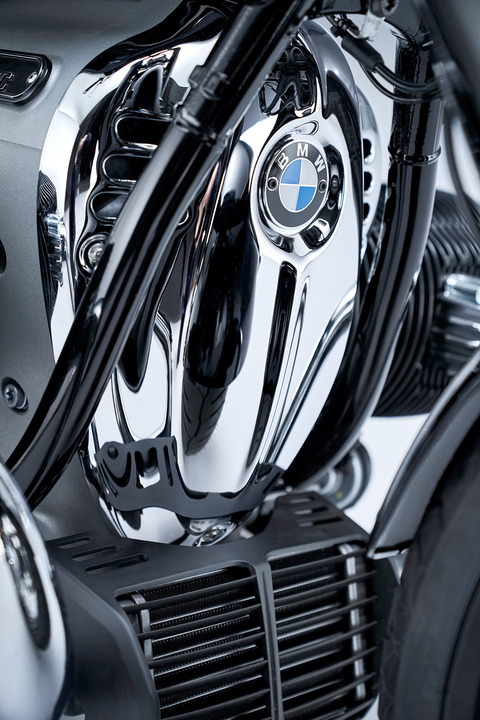 P90386425_highRes_the-bmw-r-18-first-e