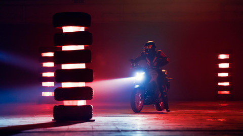 2020-Yamaha-MT320-EU-Ice_Fluo-Action-003-03