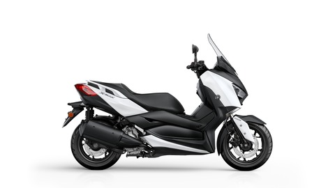 2017-Yamaha-X-MAX-300A-EU-Milky-White-Studio-002