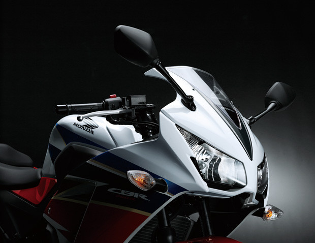 4 13 Cbr250rが新型にモデルチェンジ Ledヘッドライトになったよ インドで 個人的バイクまとめブログ