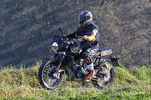 Husqvarna-801-New-Classic-Adventure-007