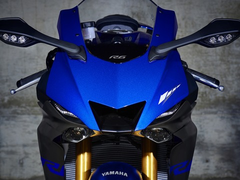 2019-Yamaha-YZF600R6-EU-Yamaha_Blue-Detail-002