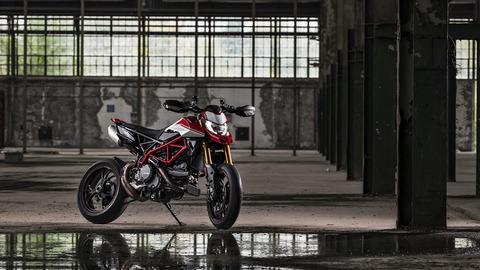 Hypermotard-950-SP-MY19-Torino-08-Gallery-1920x1080