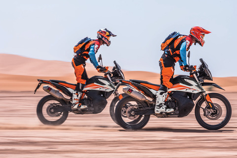 KTM-790-ADVENTURE-R_Action-01