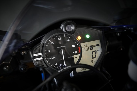 2019-Yamaha-YZF600R6-EU-Yamaha_Blue-Detail-003