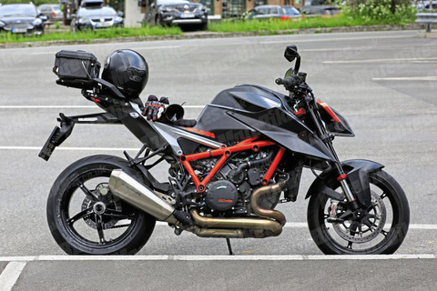 KTM-1290-Super-Duke-WEB-SB19168