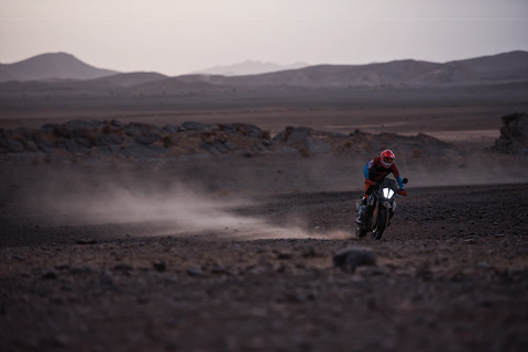 KTM-790-ADVENTURE-R_Action-04