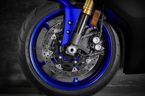 2019-Yamaha-YZF600R6-EU-Yamaha_Blue-Detail-007