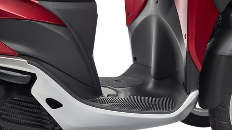 2015-Yamaha-Tricity-EU-Anodized-Red-Detail-007